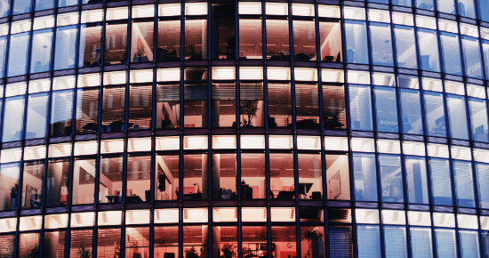 滞りなく業務を行っている会社のイメージ