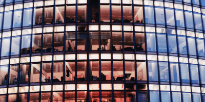 滞りなく業務を行っている会社のイメージ